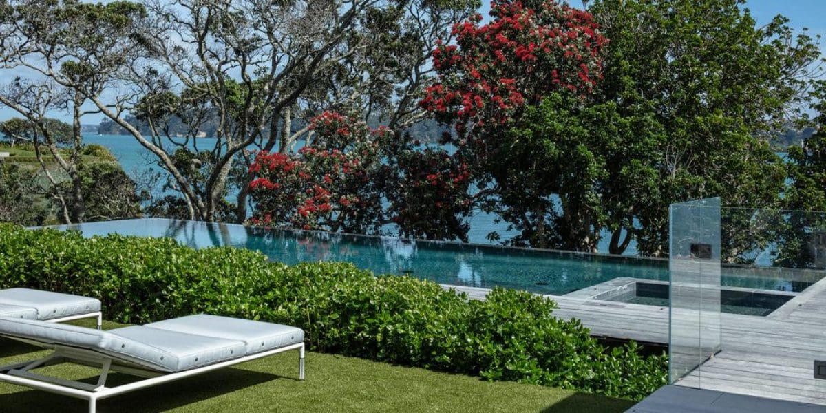 M2woman.com - Landscapes of Distinction landscapes