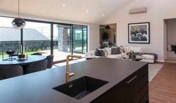 M2woman.com - Minimal Masterpiece - Riverlodge Retreat