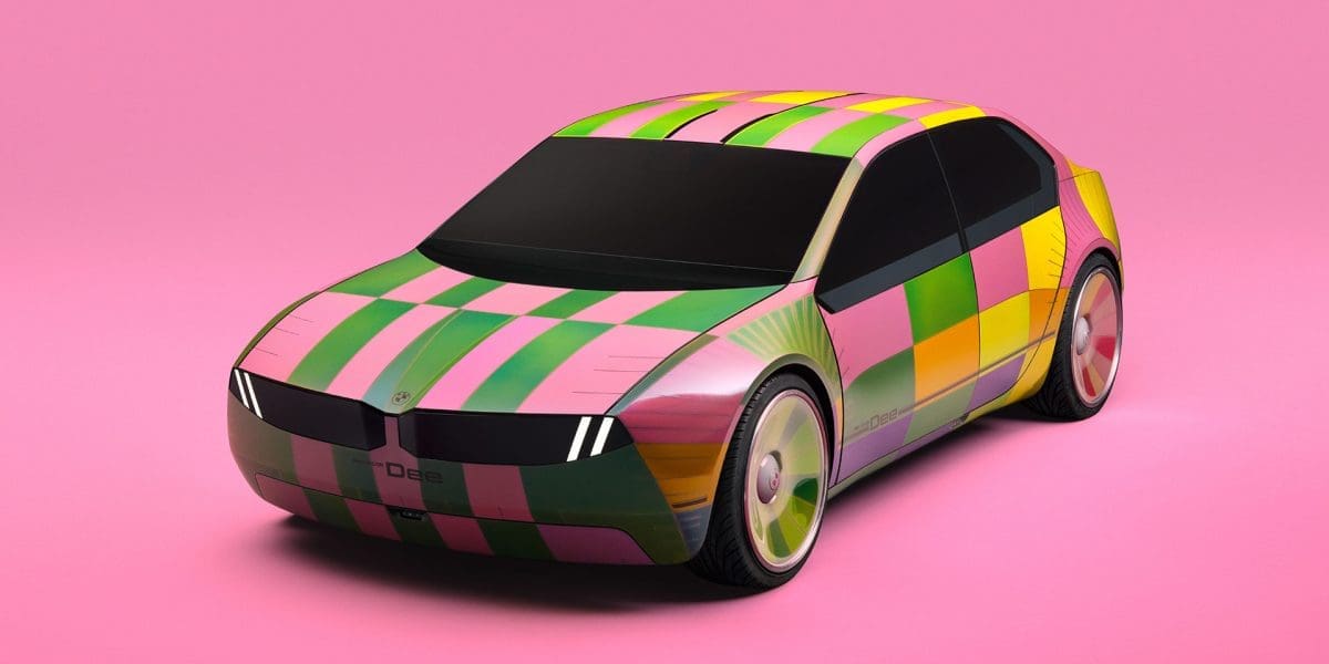 M2woman.com - This Car Can Change Its Colour Via Your Phone M2woman.com - This Car Can Change Its Colour Via Your Phone