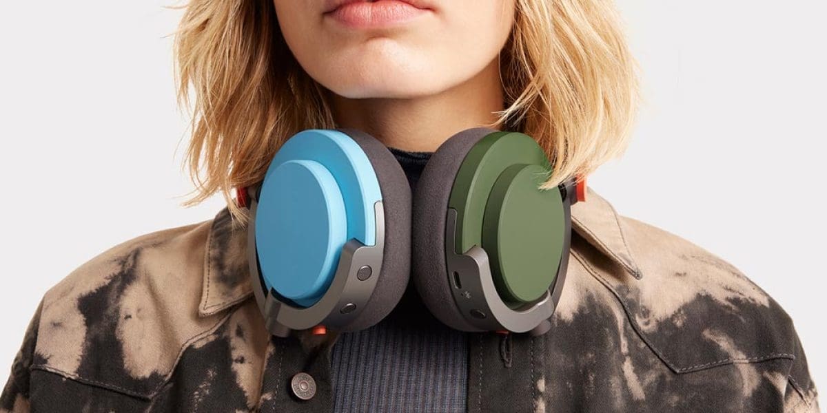 DIGITAL-WP02_Customised_041-RGB-Inuse-Talent-Female-A2_Mono-copy