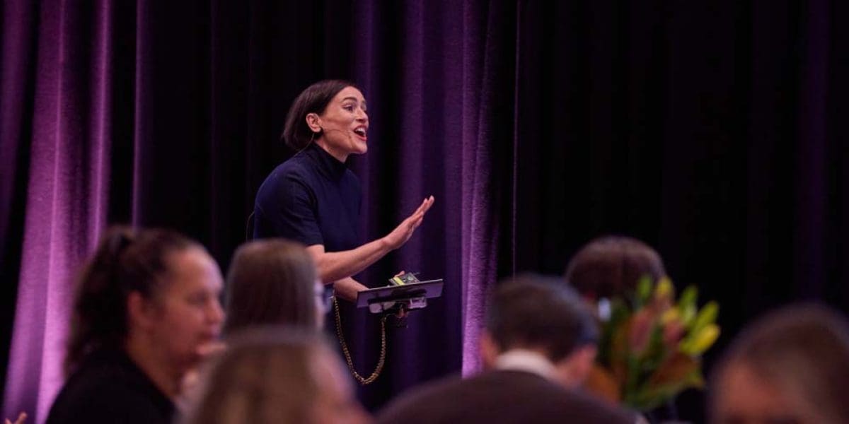 M2Woman_ConferenceRoom_Journey_To_Excellence_Danilophoto-0118