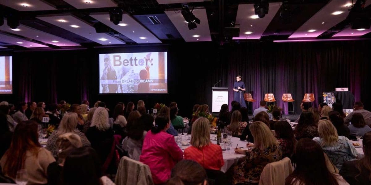 M2Woman_ConferenceRoom_Journey_To_Excellence_Danilophoto-0138