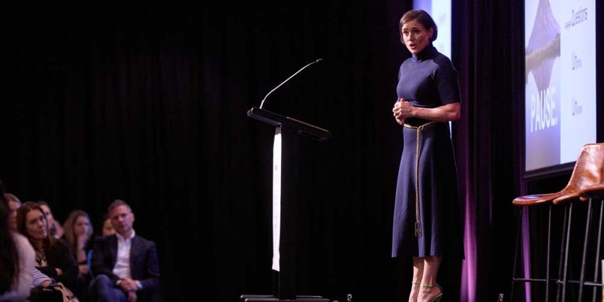 M2Woman_ConferenceRoom_Journey_To_Excellence_Danilophoto-0175