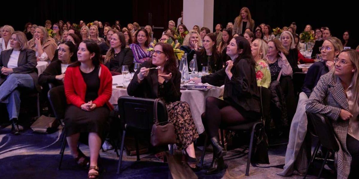 M2Woman_ConferenceRoom_Journey_To_Excellence_Danilophoto-0210