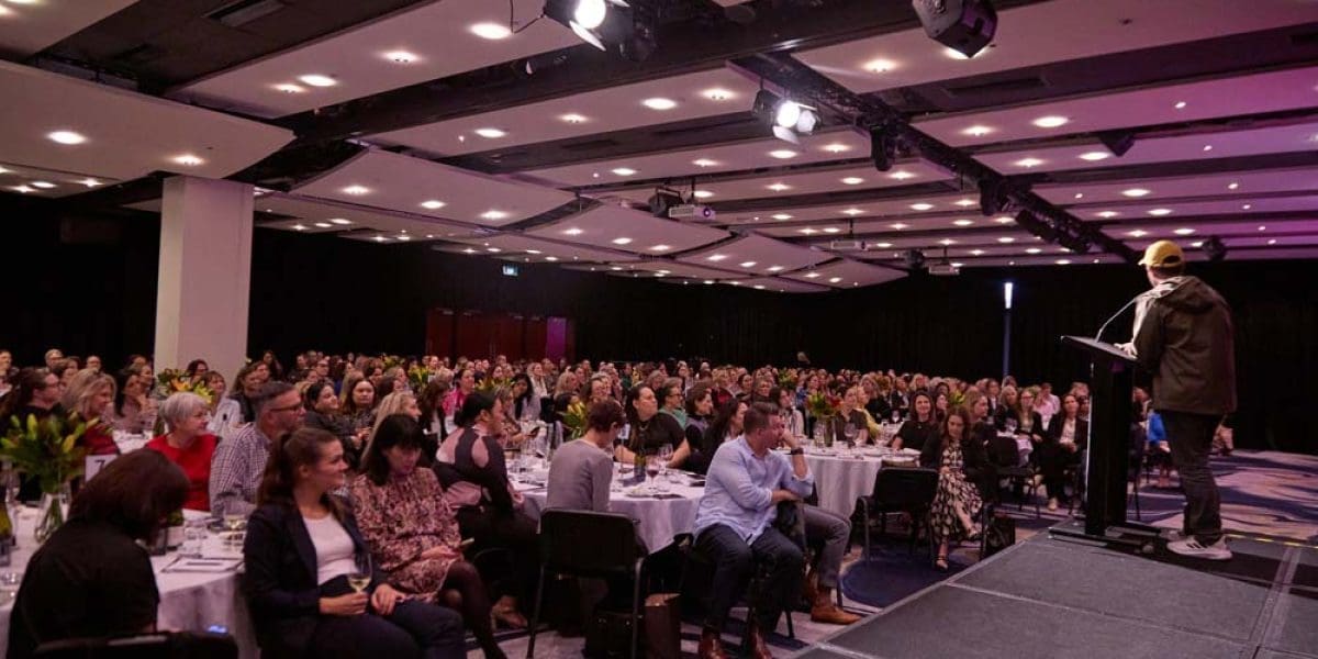 M2Woman_ConferenceRoom_Journey_To_Excellence_Danilophoto-0216