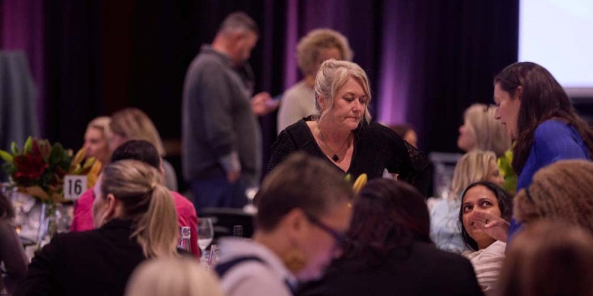 M2Woman_ConferenceRoom_Journey_To_Excellence_Danilophoto-0244