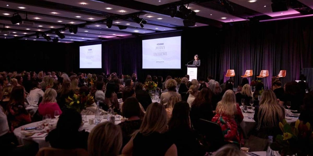 M2Woman_ConferenceRoom_Journey_To_Excellence_Danilophoto-0266
