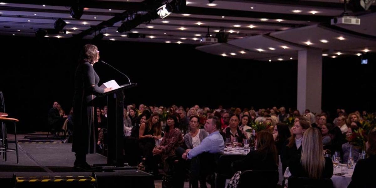 M2Woman_ConferenceRoom_Journey_To_Excellence_Danilophoto-0276