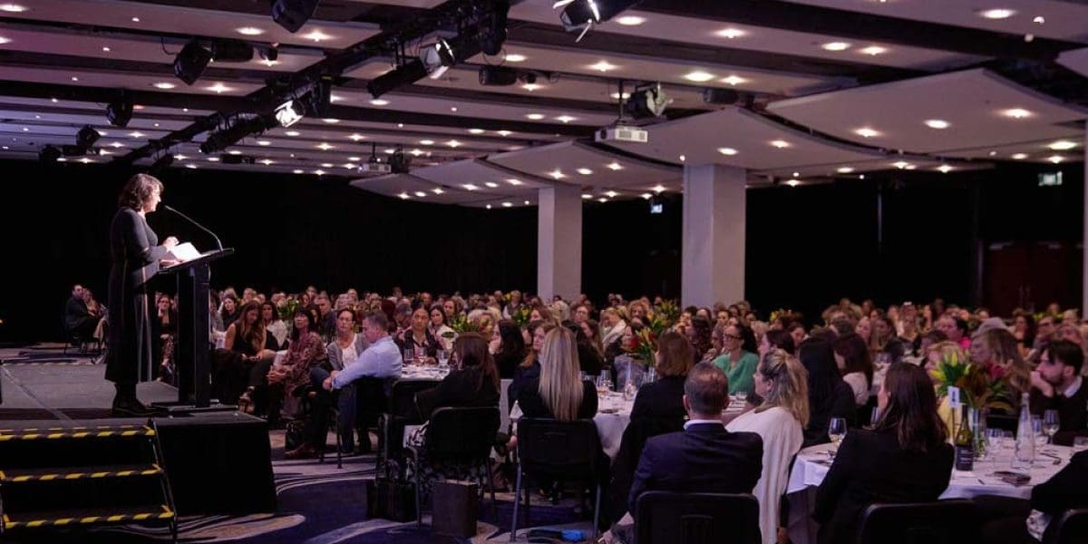 M2Woman_ConferenceRoom_Journey_To_Excellence_Danilophoto-0280