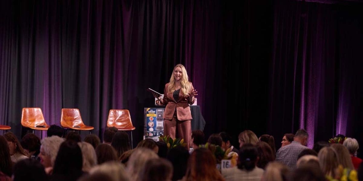 M2Woman_ConferenceRoom_Journey_To_Excellence_Danilophoto-03