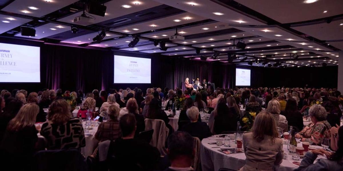 M2Woman_ConferenceRoom_Journey_To_Excellence_Danilophoto-0346