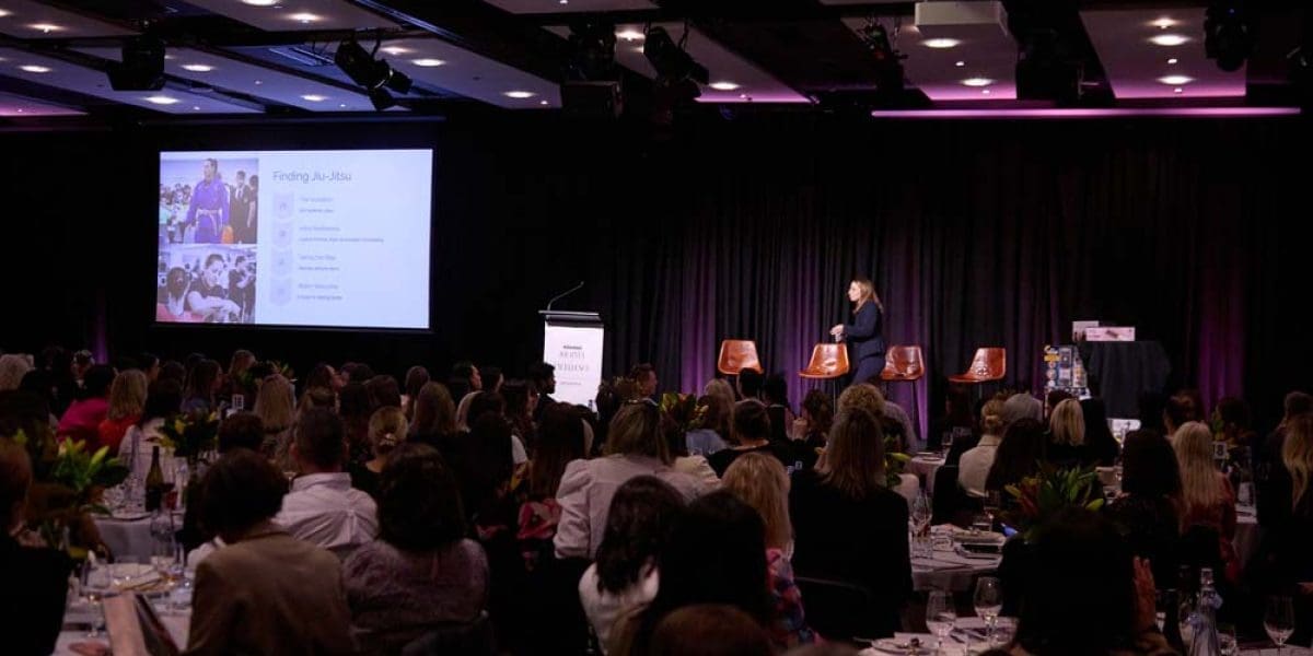 M2Woman_ConferenceRoom_Journey_To_Excellence_Danilophoto-035