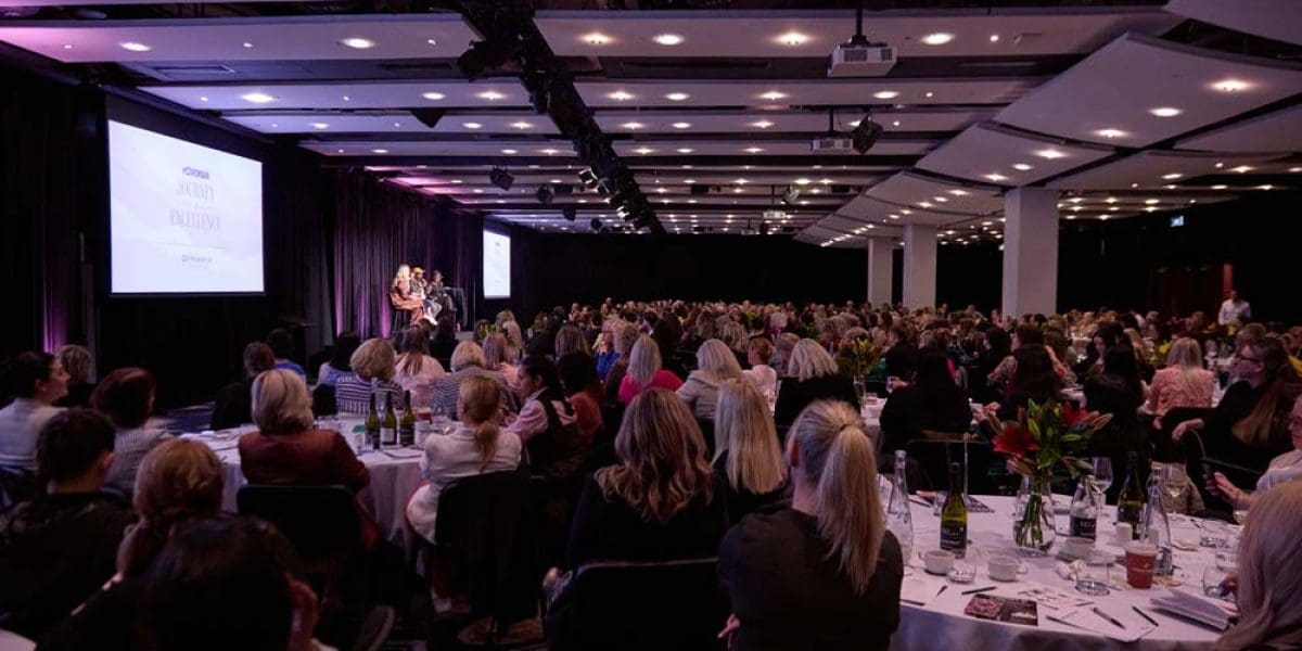 M2Woman_ConferenceRoom_Journey_To_Excellence_Danilophoto-0354