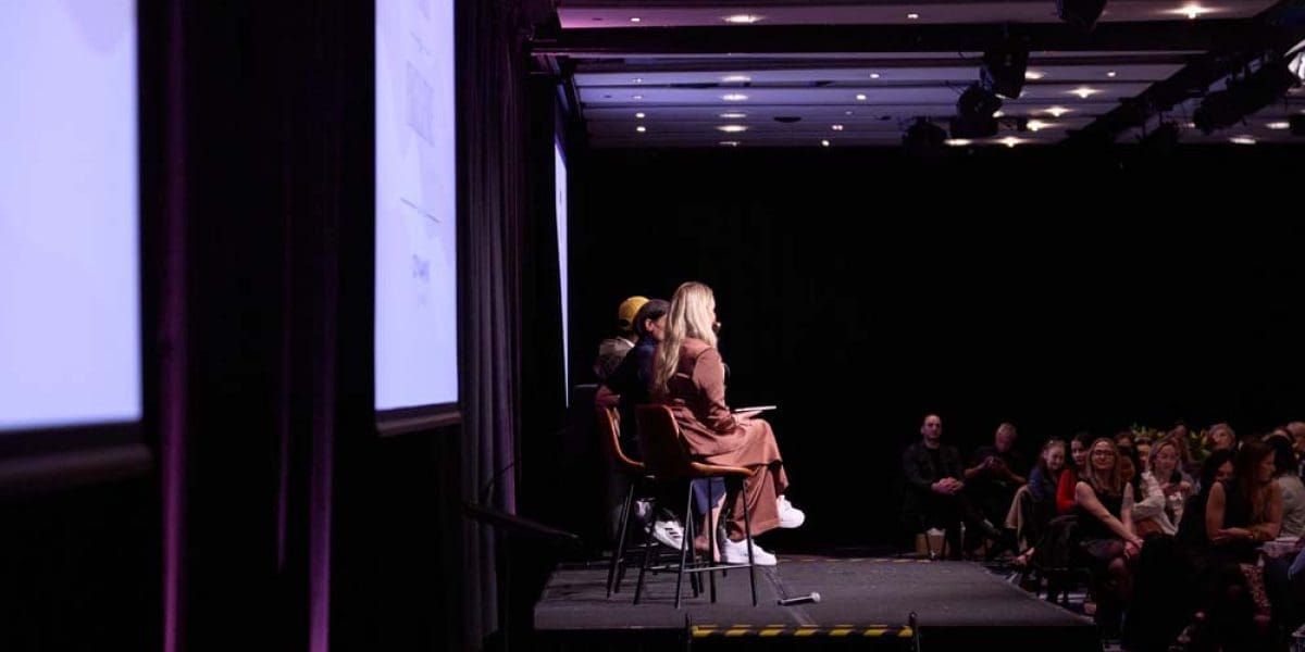 M2Woman_ConferenceRoom_Journey_To_Excellence_Danilophoto-0356