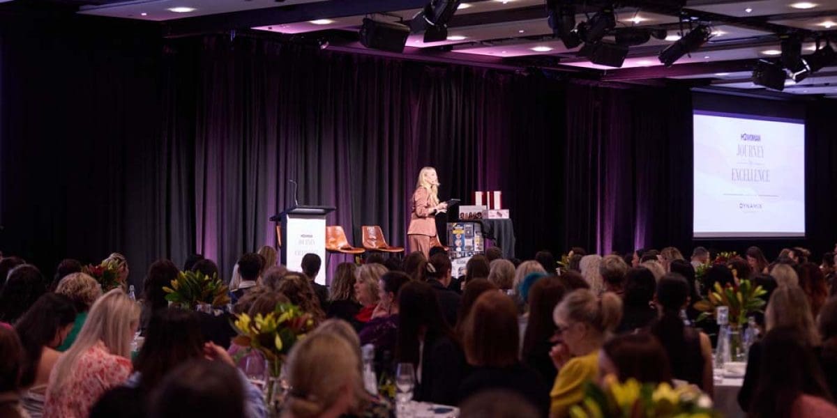 M2Woman_ConferenceRoom_Journey_To_Excellence_Danilophoto-04