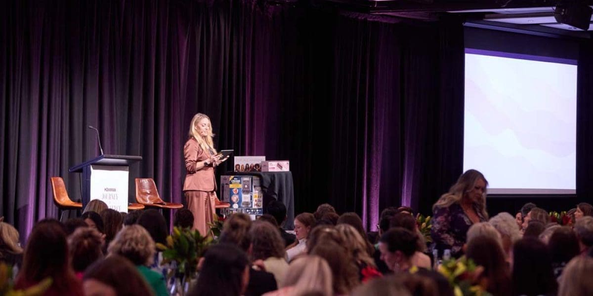 M2Woman_ConferenceRoom_Journey_To_Excellence_Danilophoto-048