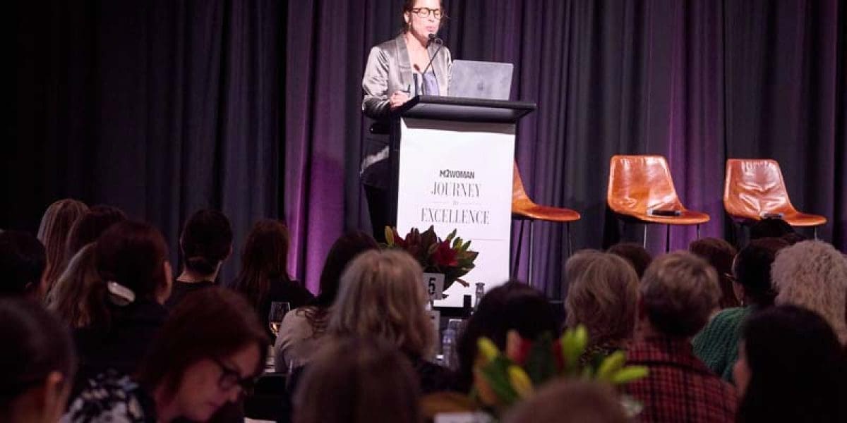 M2Woman_ConferenceRoom_Journey_To_Excellence_Danilophoto-062