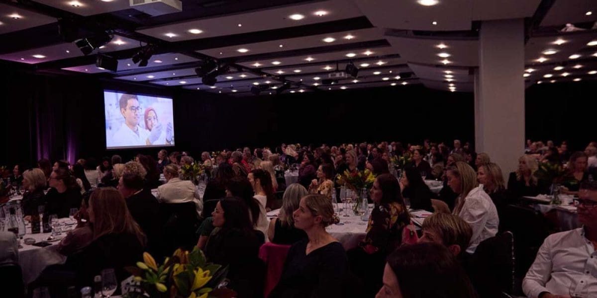 M2Woman_ConferenceRoom_Journey_To_Excellence_Danilophoto-069