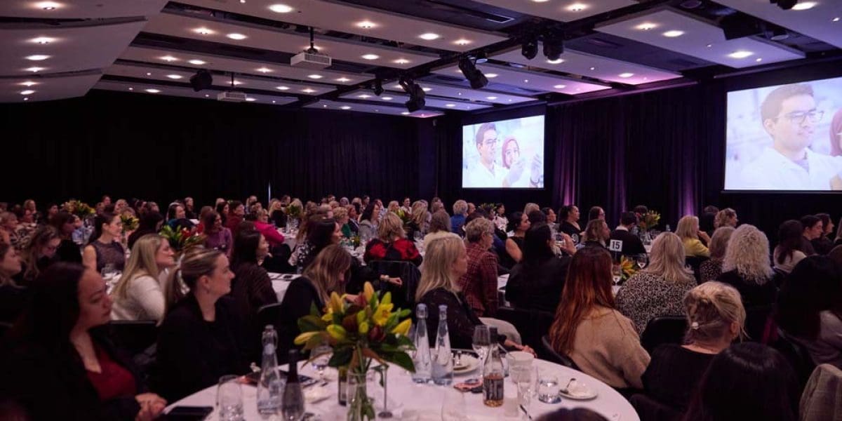 M2Woman_ConferenceRoom_Journey_To_Excellence_Danilophoto-072