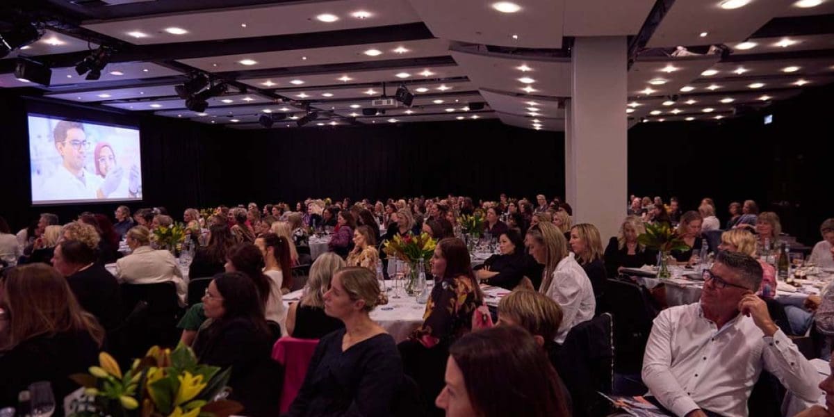 M2Woman_ConferenceRoom_Journey_To_Excellence_Danilophoto-073