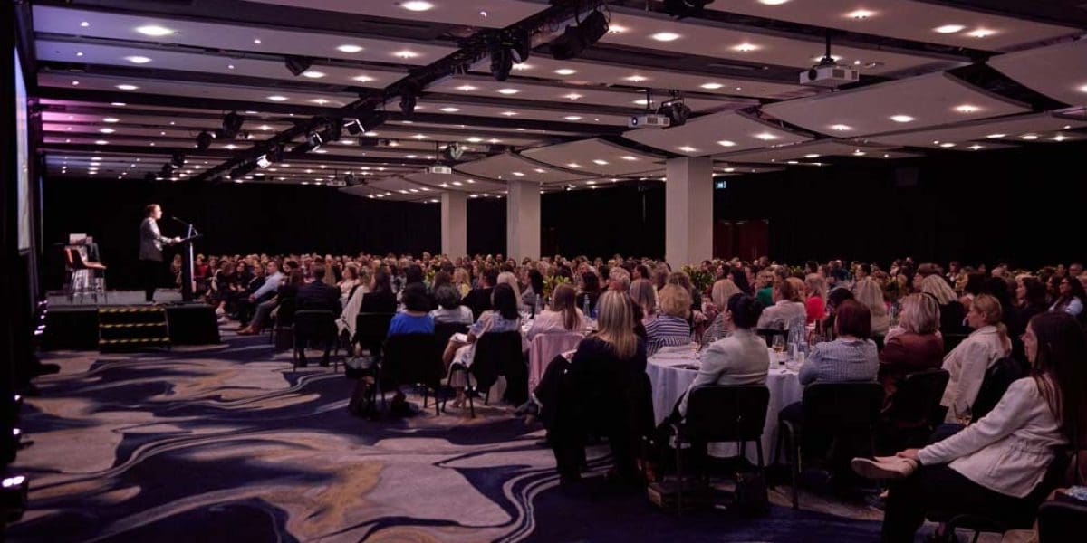 M2Woman_ConferenceRoom_Journey_To_Excellence_Danilophoto-075