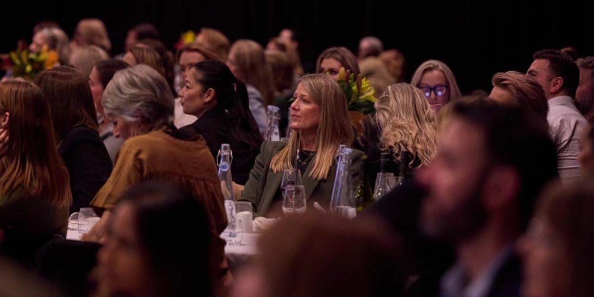 M2Woman_ConferenceRoom_Journey_To_Excellence_Danilophoto-094